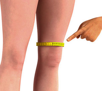 Як виміряти обхват над коліном у жінки