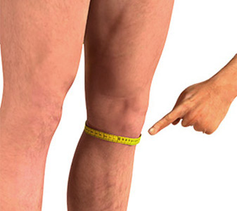 Як виміряти обхват під коліном у чоловіка